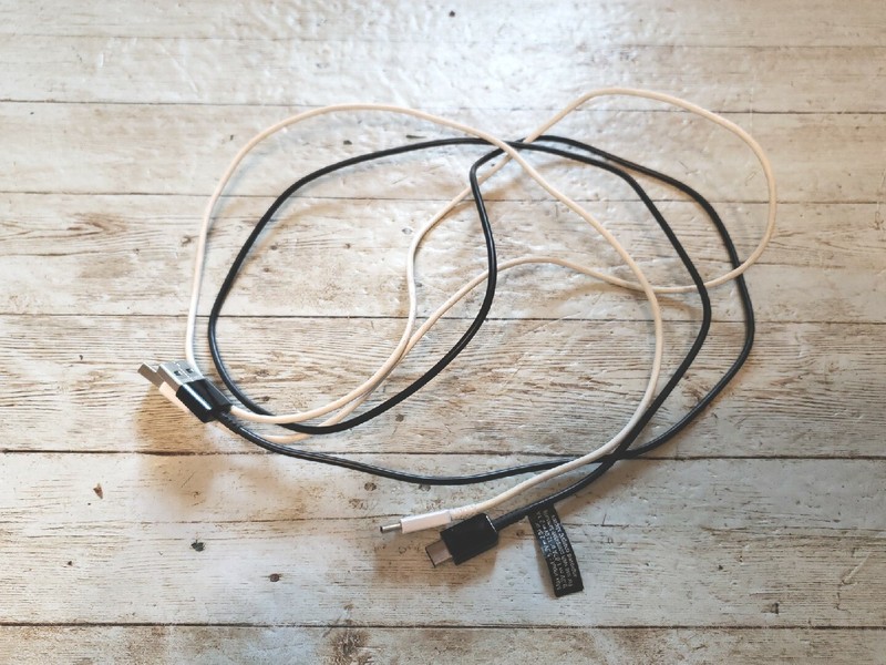 Lot Of 2. USB A to C CHARGER CABLES 1 [Black] Samsung, 1 [White] Unbranded USED
