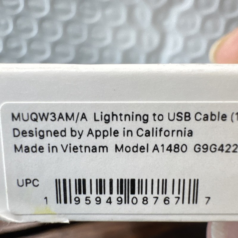 [NEW] OEM Apple Lightning to USB-Cable (1 m) gallery