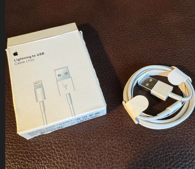 Apple Lightning to USB Cable, 1 Meter MD818ZM/A