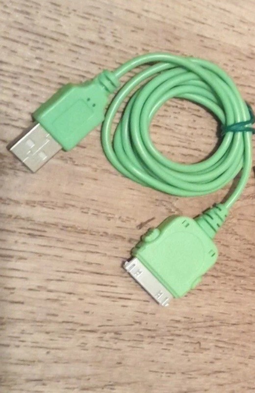 Apple MA591G/C 30-pin to USB Cable gallery