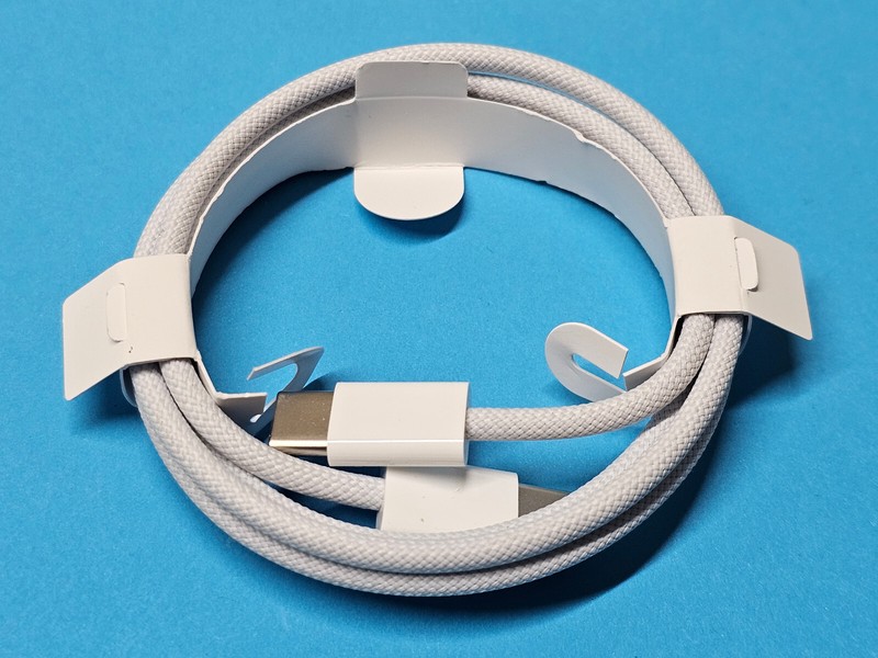 Apple Braided USB-C to USB-C 60W Fast Charge Cable iPhone 15, 15 Pro Max – White