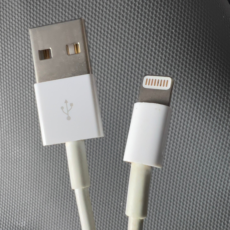 APPLE USB-C to Lightning Cable 1m 3ft MX0K2AM/A A2249 MQGJ2AM/A A1703