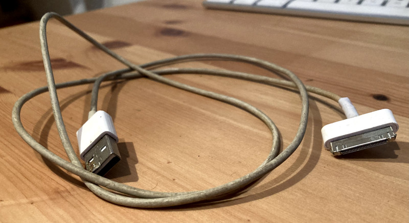 Genuine Original Apple 30 Pin to usb cable 1m MA591G/C iphone ipad gallery