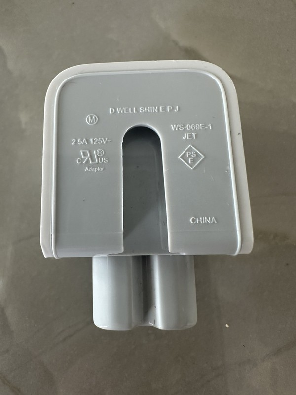Lot Of 4 Duck Head 2.5A 125v 2-Prong AC Wall Power Adapters For Apple gallery