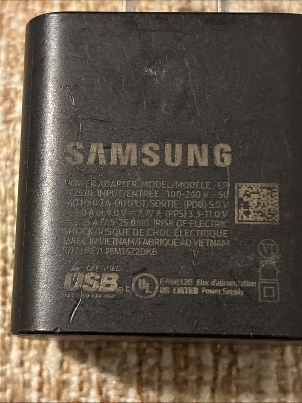 Samsung Super Fast Charging Adapter And Charging Cable gallery