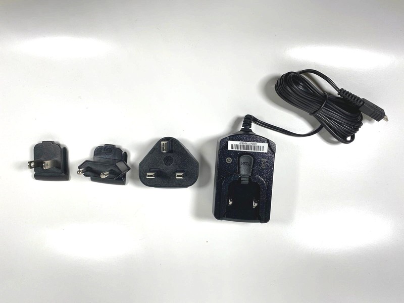 Universal Socket – Plug and AC Adapter 5V 0.7A 700mA for Blackberry