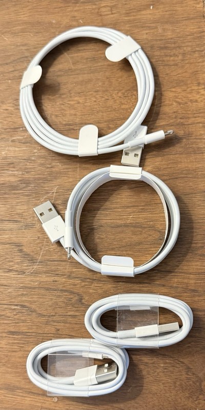 Apple MD818AMA 1M Lightning to USB Cable – White