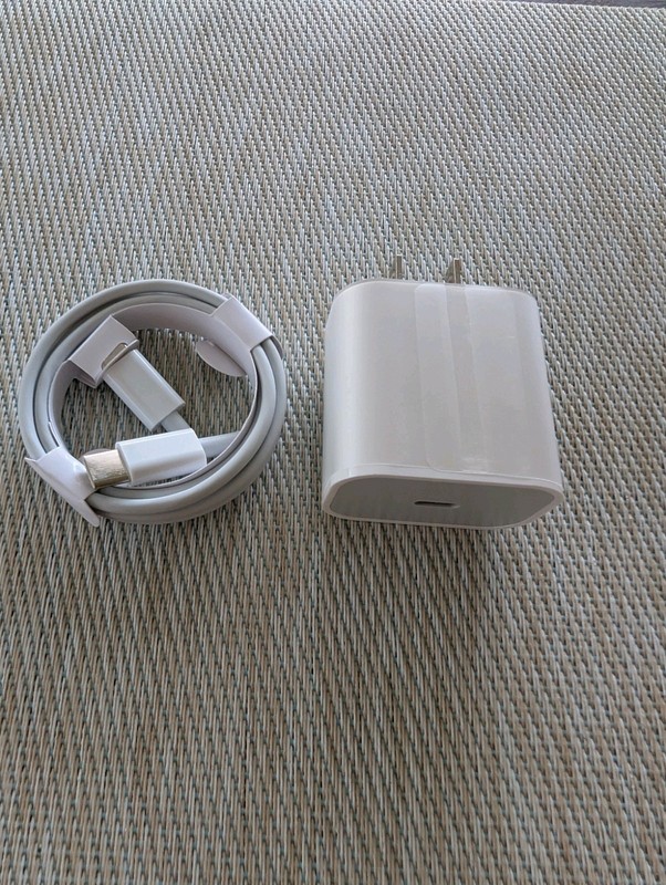 New 20w USB-C Fast Charging Adapter With Charging Cable For iPhone And Android