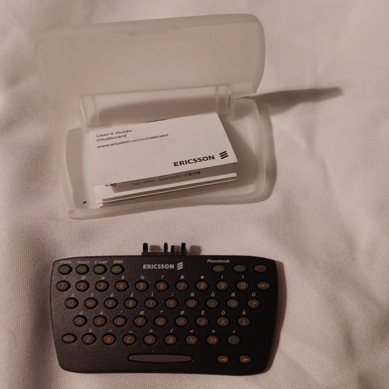 QWERTY KEYBOARD ATTACHMENT FOR VTG MOBILE CELL PHONE W/CASE AND BOOKLET Ericsson