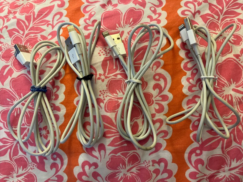 4 Genuine Apple Lightning to USB Cable, 1m, USED