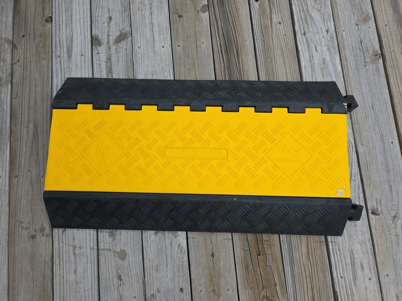 GUARDIAN 3 ft 3-Channel 2.5 in. Industrial Rubber Cable Ramp Heavy Duty New