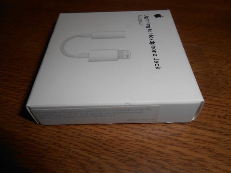 MMX62FE MMX62AM Apple A Lightning to 35mm Headphone Jack Adapter A gallery
