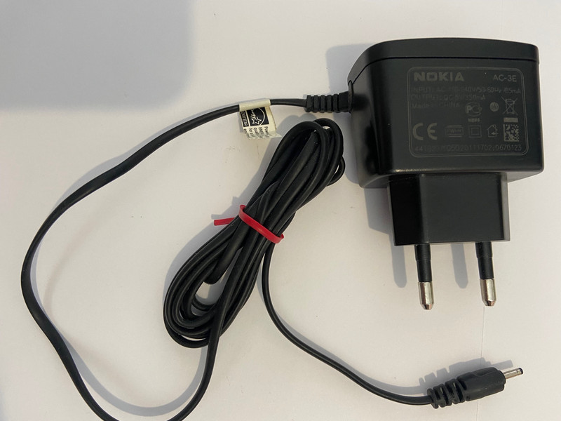 Nokia AC-3E Original 2mm Series AC Mains Charger Adapter in Black European Plug gallery