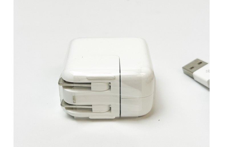 Lot of 100 Genuine Apple 12W USB Power Adapter Charger w/ Lightning Cable A2167 gallery