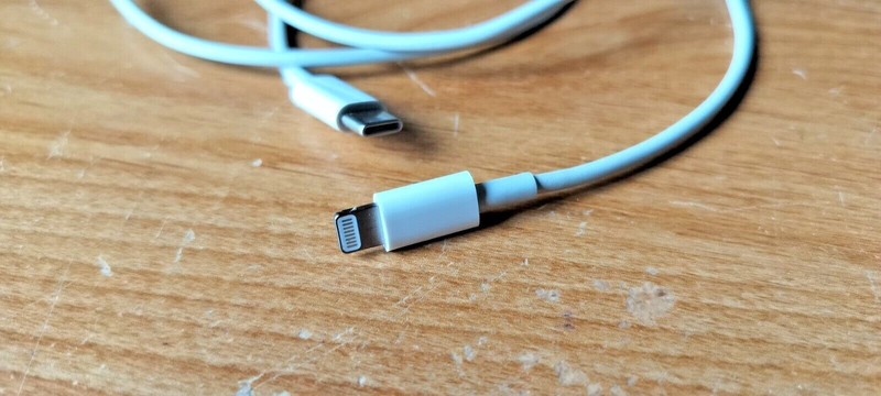 Genuine Apple 1M USB-C To Lightning Cable A1702 for iPhone 8-14 **Used Tested** gallery
