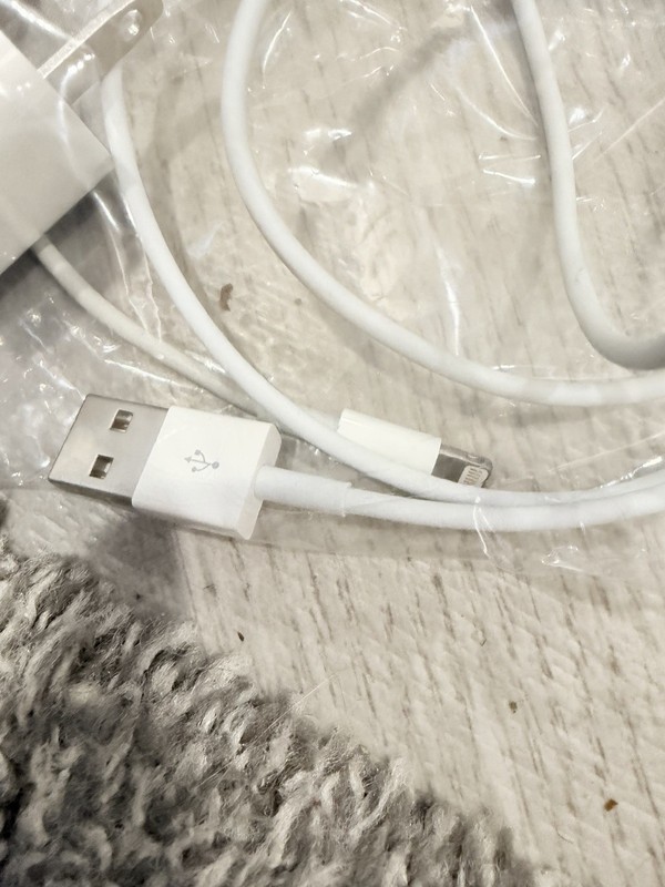 Lot Of 29 Apple 3ft. (1m) Lightning to USB Cable - White WITH Charging Block gallery