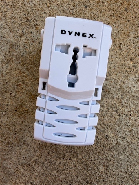 DYNEX DX-Tadpcon Adapter and Converter Combo Unit