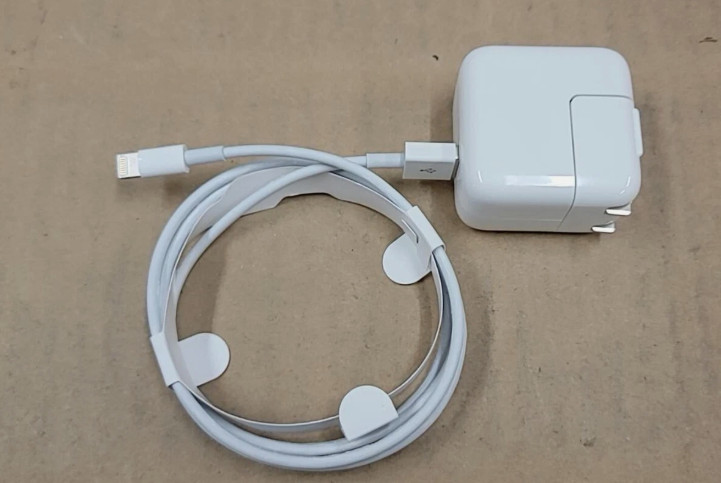 Apple iPhone iPad iPod 12W USB Power Adapter A2167 with 3ft USB cable