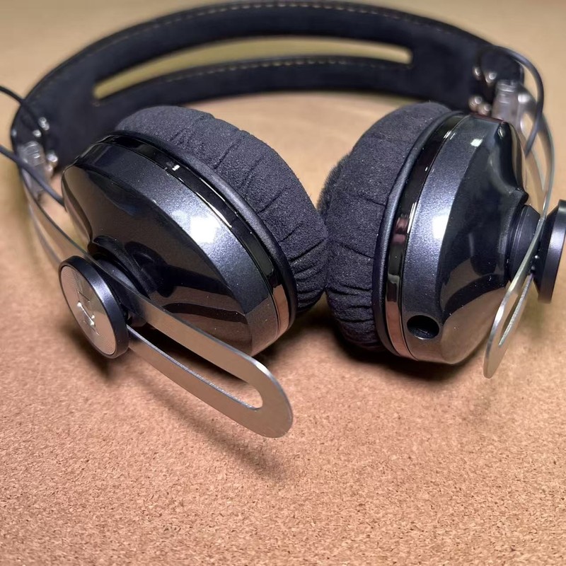 Sennheiser MOMENTUM on-Ear 1st Gen Black Wired on-ear Headphones For iPhone/iPad gallery