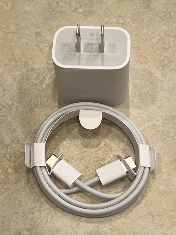 Apple 20W Adapter and Cable USB-C to USB-C Fast Charging iPhone iPad !