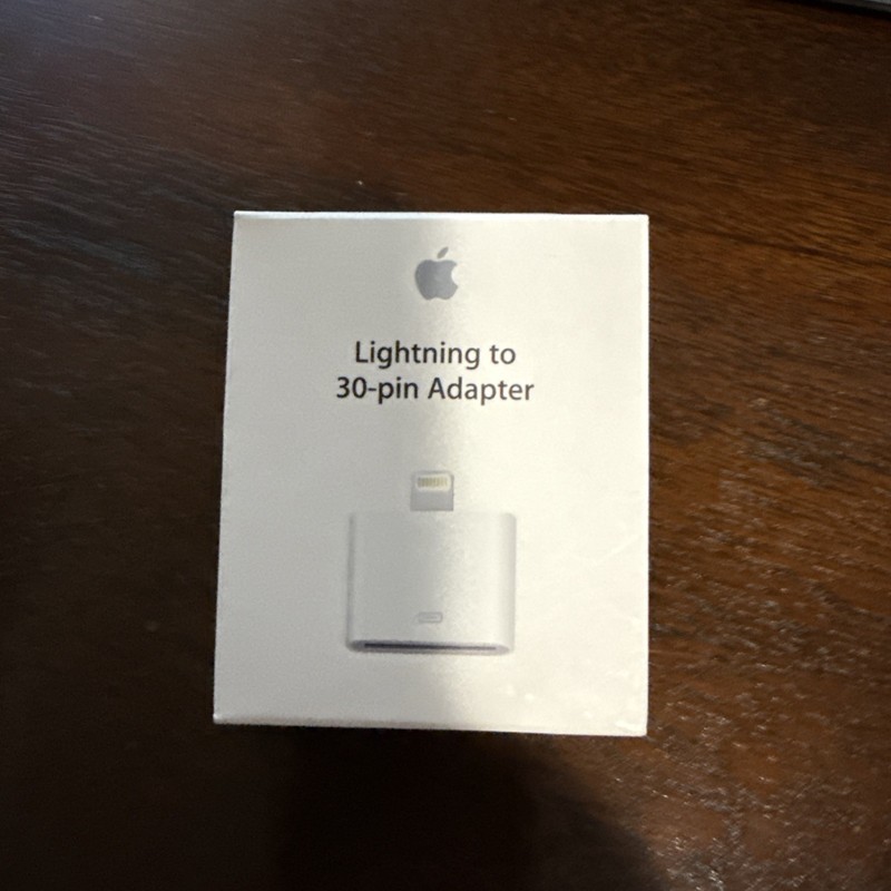 Apple Lightning To 30-Pin Adapter MD823ZM/A Boxed