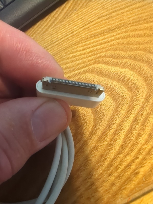 Apple MA591G/C 30-pin to USB Cable gallery