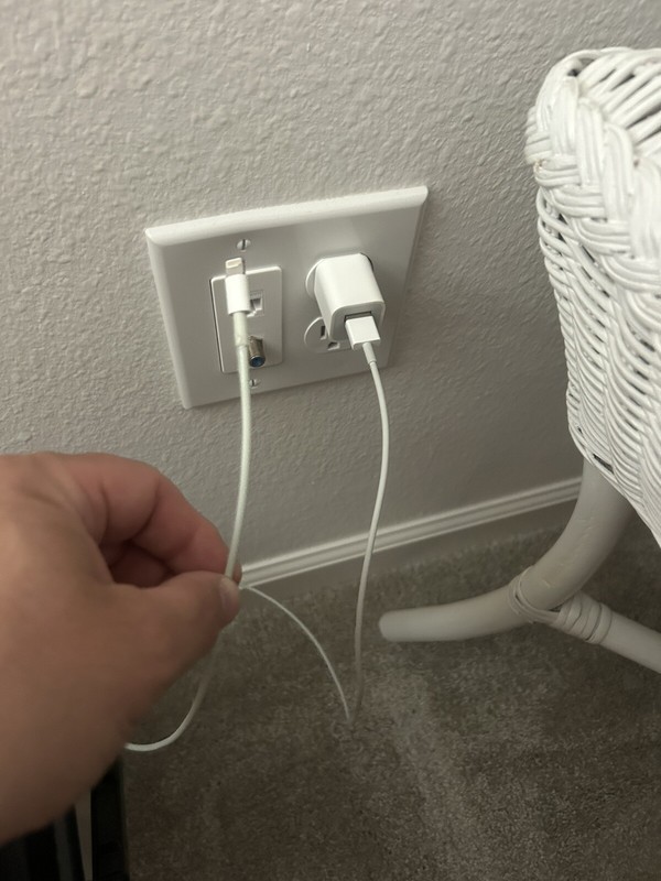 Apple Lightning Charger gallery