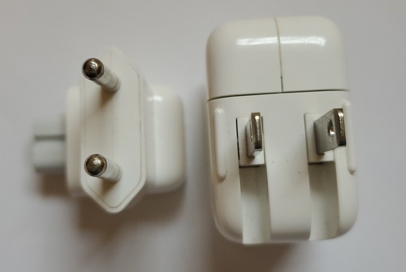 10W USB Power Adapter A1357 Wall Plug In With Foreign Abroad Attachment 3 Piece gallery