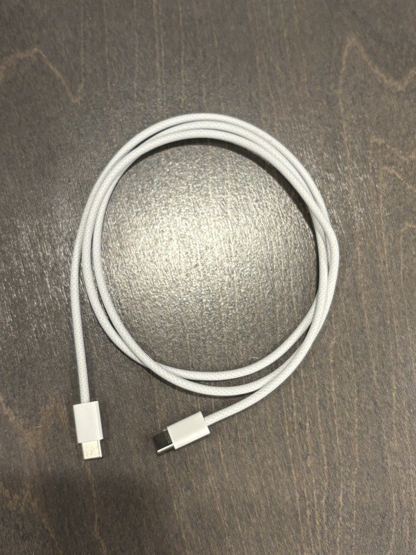 Genuine Apple USB-C to USB-C Woven Charge Cable 1m 60W Braided OEM MQKJ3AM/A gallery