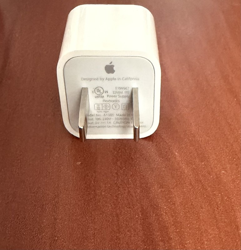 Genuine Apple iPhone/iPad 5W USB Power Adapter Wall~100-240V/50-60HZ