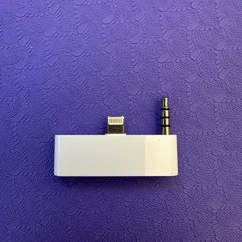30 Pin Female to 8 Pin Male Adapter 3.5mm Aux Audio Dock for iPhone iPod White gallery