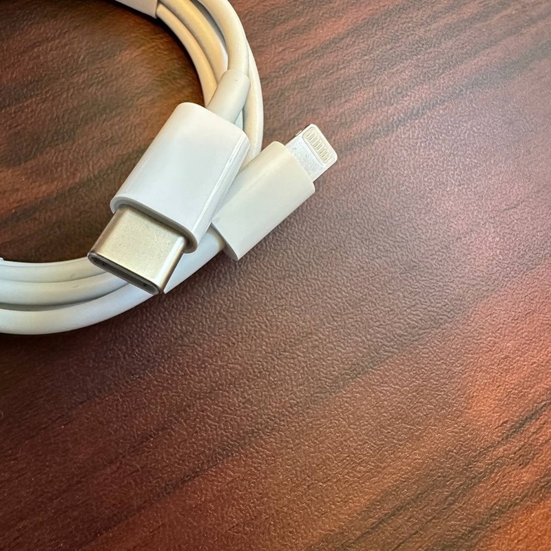 LOT OF 3 - Genuine Apple USB-C To Lightning Cable 1m 3.3FT Original Authentic gallery
