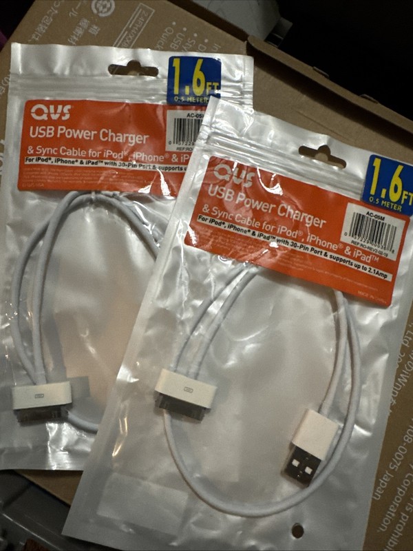Apple MA591G/C 30-pin to USB Cable 1.6 Ft 2 Packs