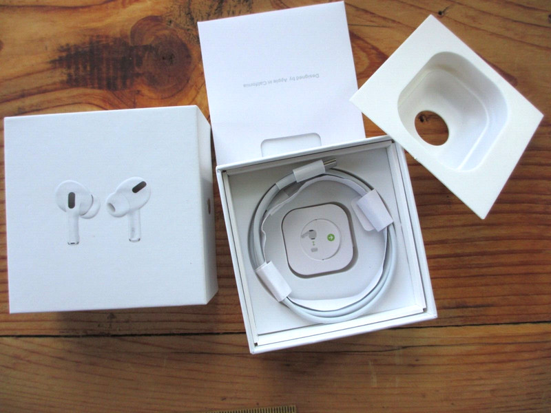 Genuine OEM Apple USB-C Lightning Charger Charging Cable in AirPods Pro Box Case