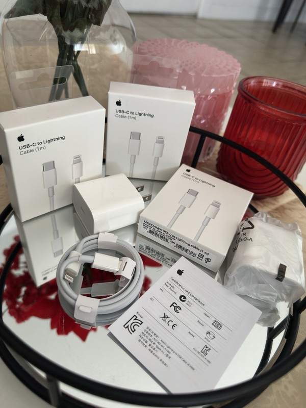 Apple USB-C to Lightning Charging/Data Sync Cable 1m White MQKJ3AM/A