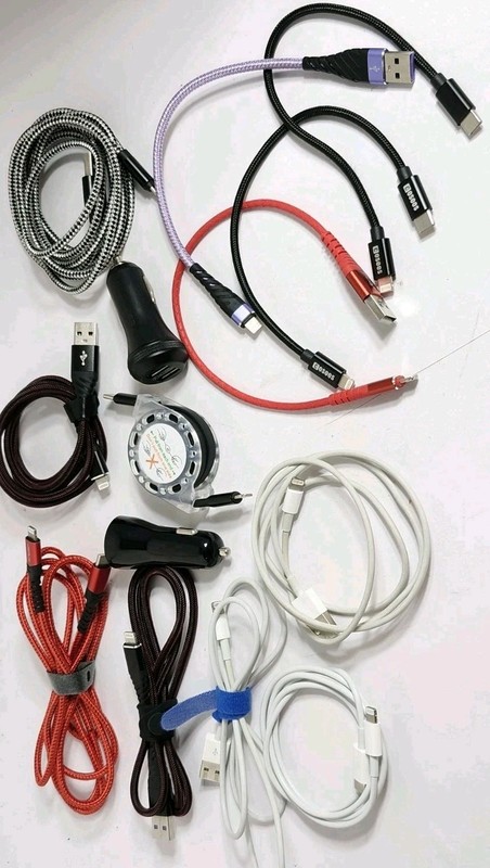 LOT 12 OLD iPhone APPLE CHARGERS Different Lengths Plus 2 Car Plug-In Chargers