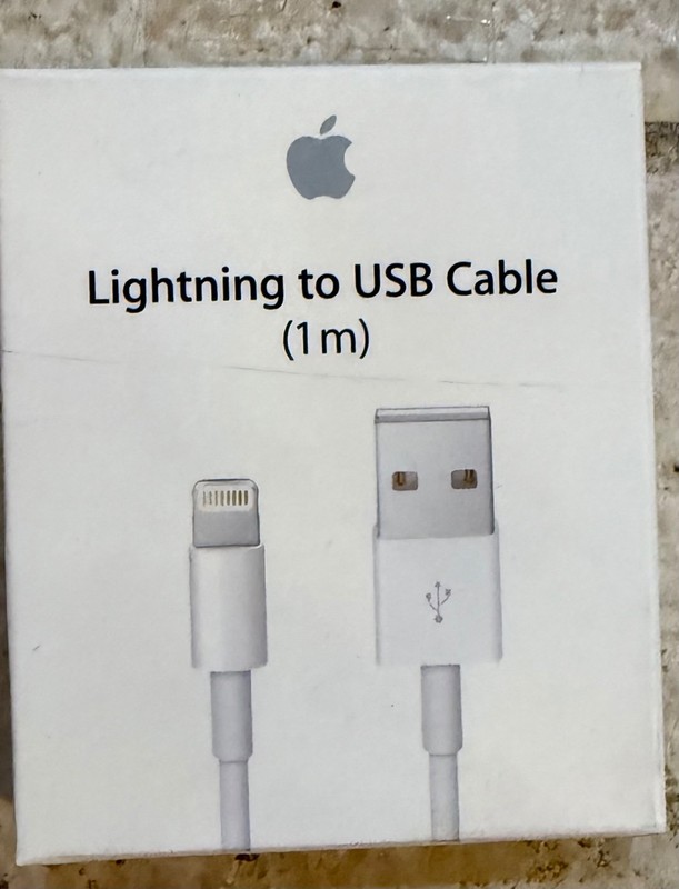 Apple Lightning to USB charging Cable MD818AMA 1M – White