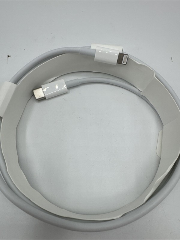 Apple MKQ42AMA Lightning to 2m USB-C Cable, Open Box gallery