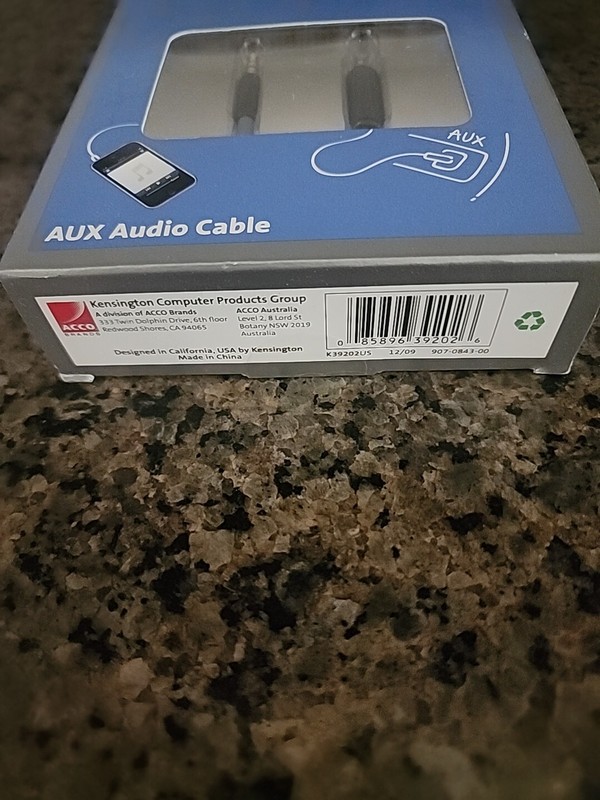 Kensington Car Audio AUX Cable for iPhone/iPod including iPhone 4S gallery