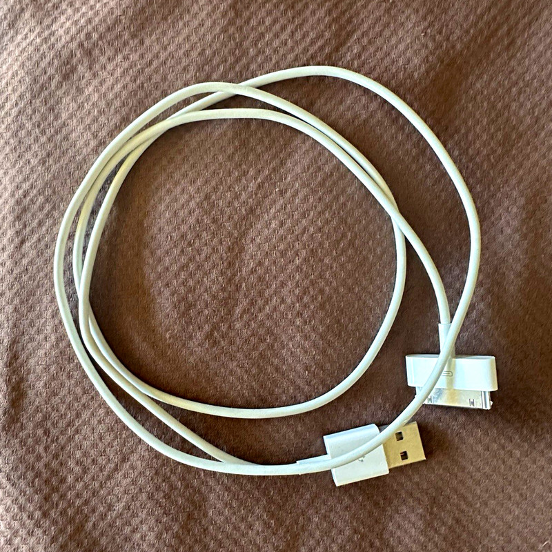White 3ft USB-A to 30-Pin Charging & Data Sync Cable (Universal)