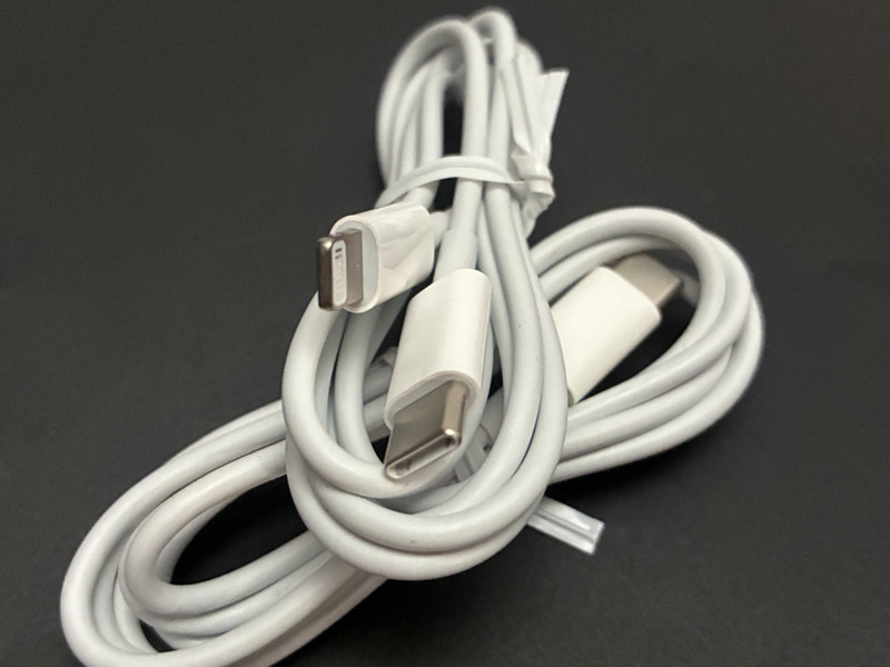 2 x Original Original Apple USB-C to-Lightning Fast Charging Cable iPhone 14 Pro gallery