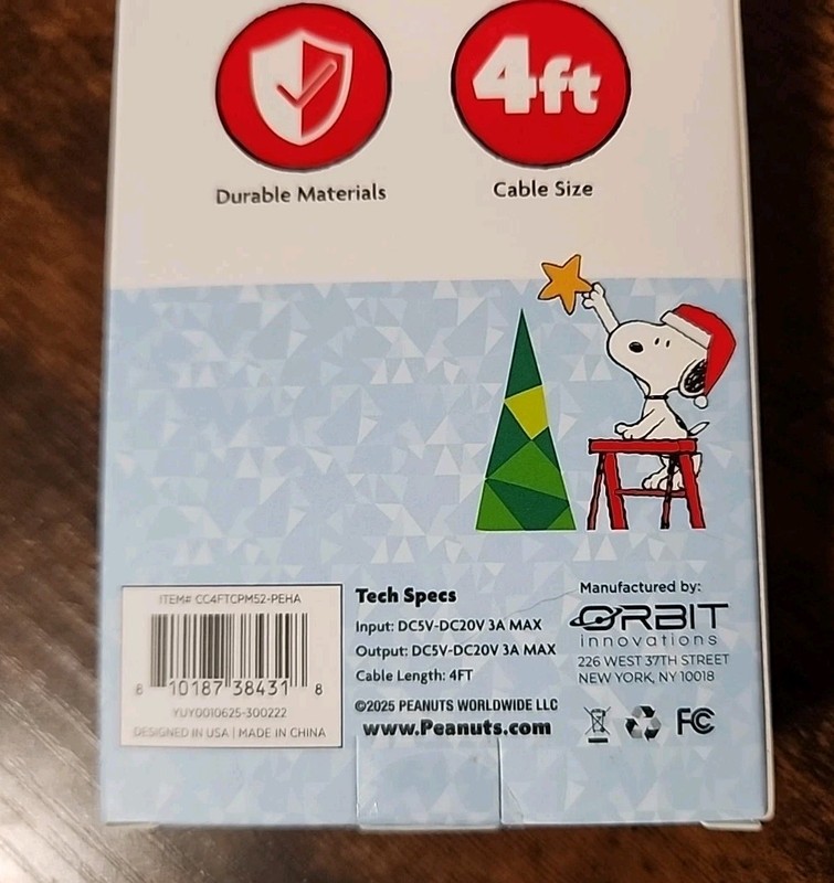 Peanuts USB-C Charging Cable Snoopy Christmas Tree 4 Foot Cord gallery