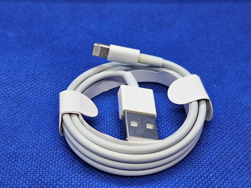 USB A to Lightning Connector for Apple Devices – Brand New