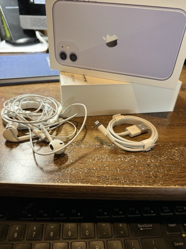 iphone 11 Earpods and USB cable NIB – no phone