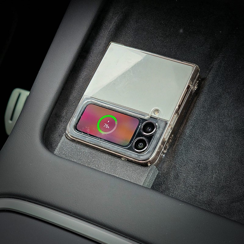 Tesla Model 3 Y charging spacer for Samsung Galaxy Z Flip3 Flip4