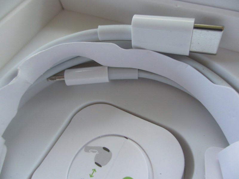 Genuine OEM Apple USB-C Lightning Charger Charging Cable in AirPods Pro Box Case gallery