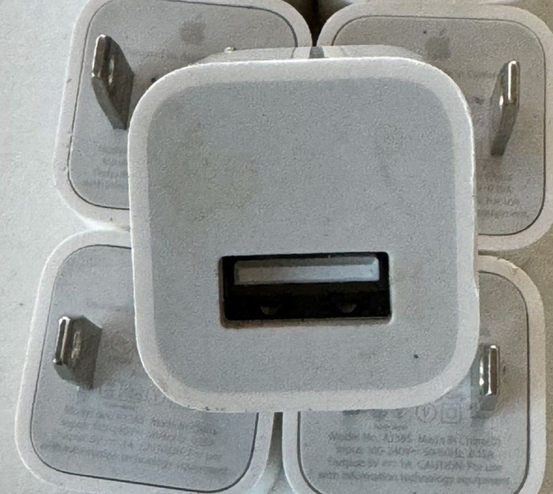 Lot of 10 Apple 5W USB Wall Charger Cube Power Adapter for iPhone White A1385 gallery