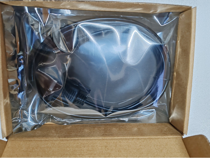 NEW R7A-CCA002P2 Communication data line 90-day warranty