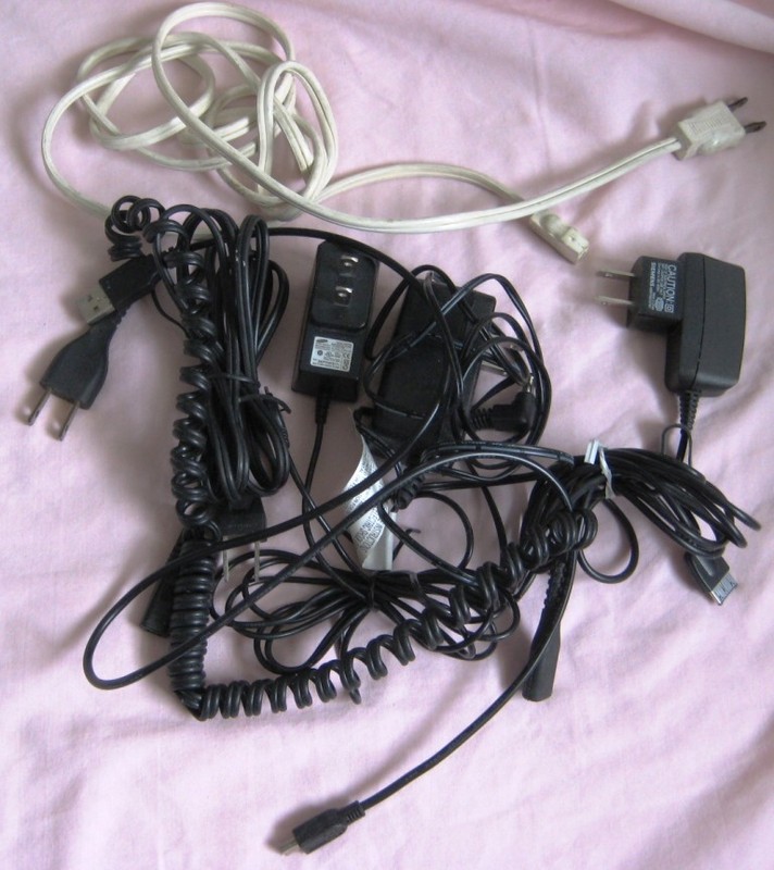 Bundled Mixed Lot Of 7 Electronic Items,Adapters,Samsung,Siemens,D.Link,Chargers gallery