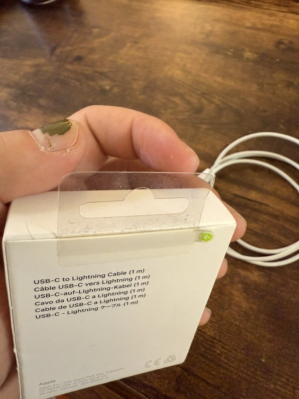 Apple USB-C to Lightning Cable 1m for iPhone - 1 meter authentic Apple cable gallery
